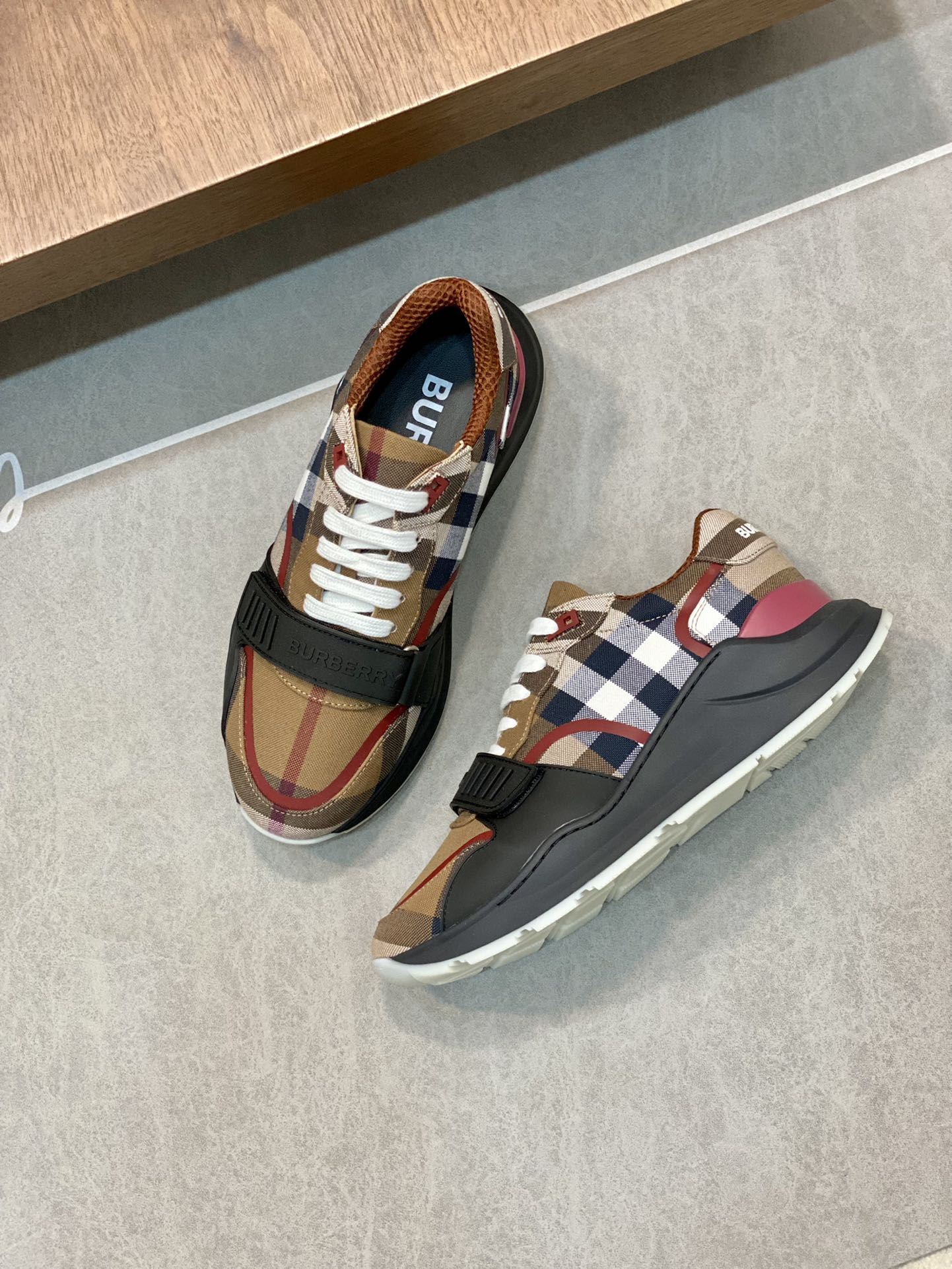 Burberry Low Shoes